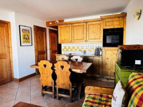 Résidence Saint Bernard - Appartement de charme pour 6 personnes, dans une résidence skis aux pieds avec accès piscine et parking privé dans le village du MAE-8971